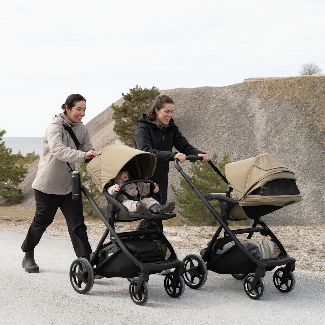 Thule Charm Stroller - Black.