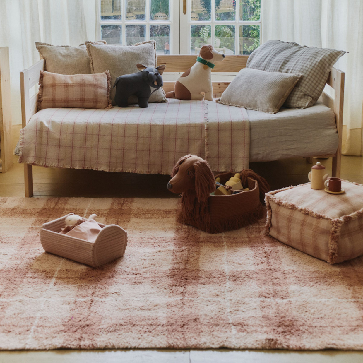 Lorena Canals Poppy Dog Basket.