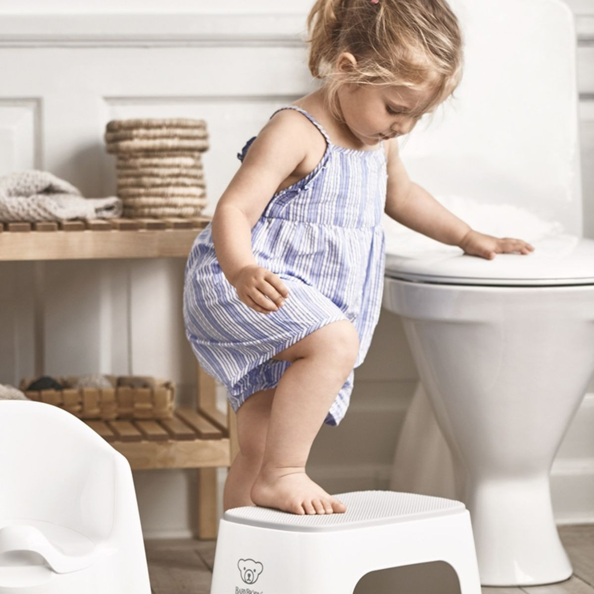 BabyBjörn Step Stool - White/Gray.