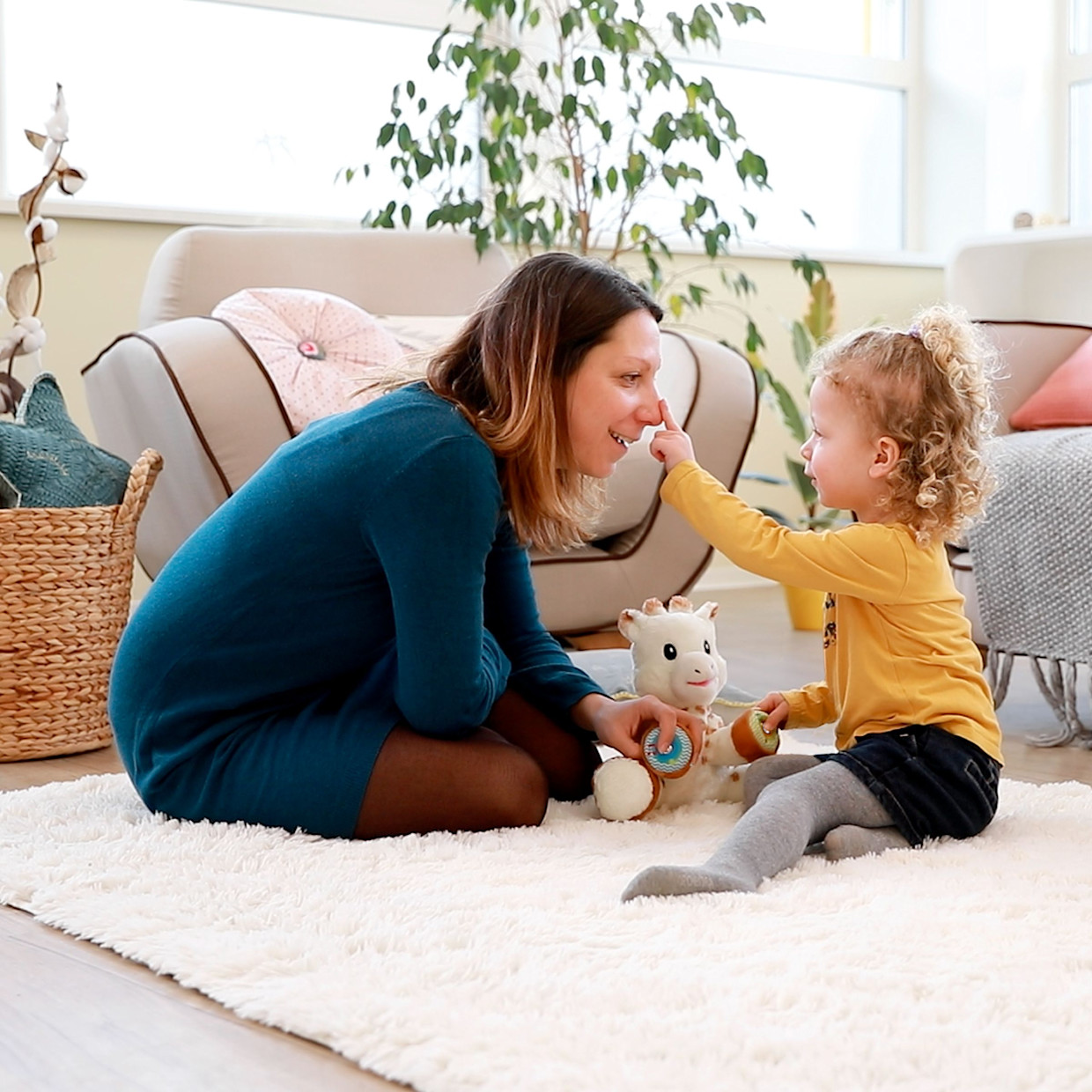 Vulli Sophie la girafe Touch & Play Musical Plush.