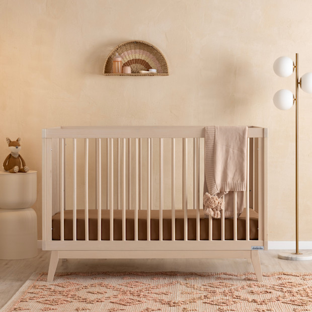 dadada Soho 3-in-1 Convertible Crib.