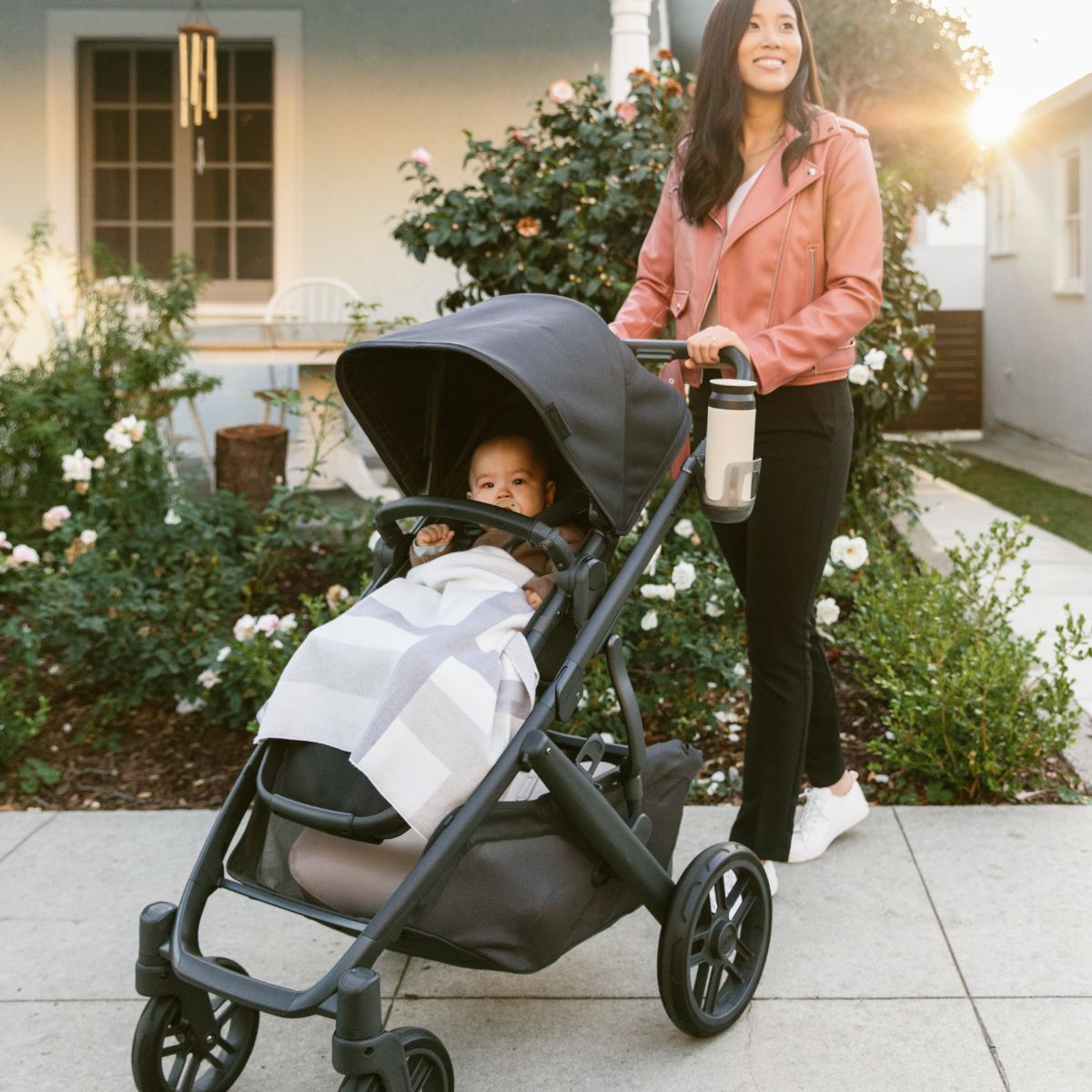 UPPAbaby MESA V2 Infant Car Seat & VISTA V2 Stroller Travel System