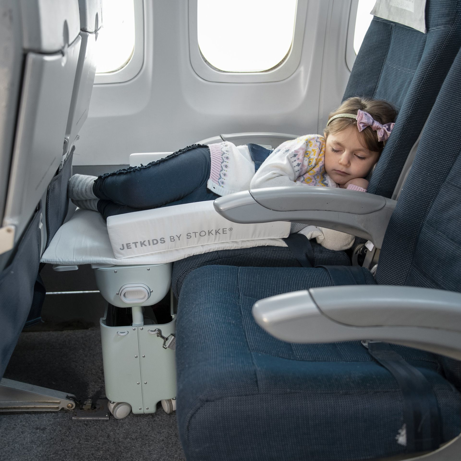 кровать в самолете для ребенка