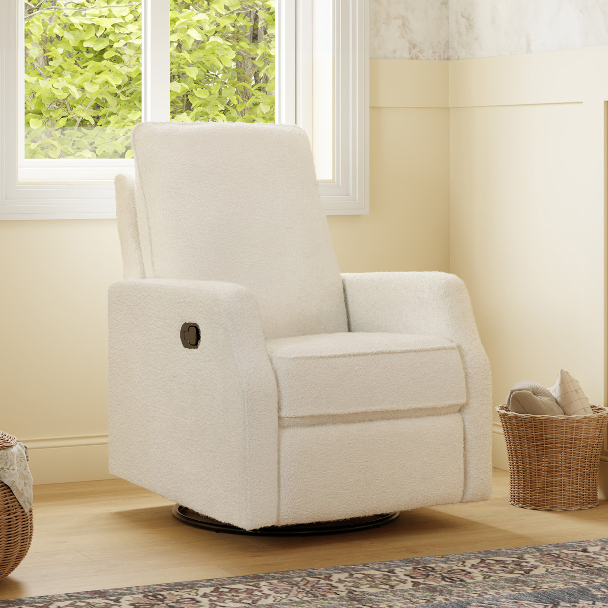 daVinci Lucas Pillowback Manual Swivel Recliner - Cozy Cream Boucle.