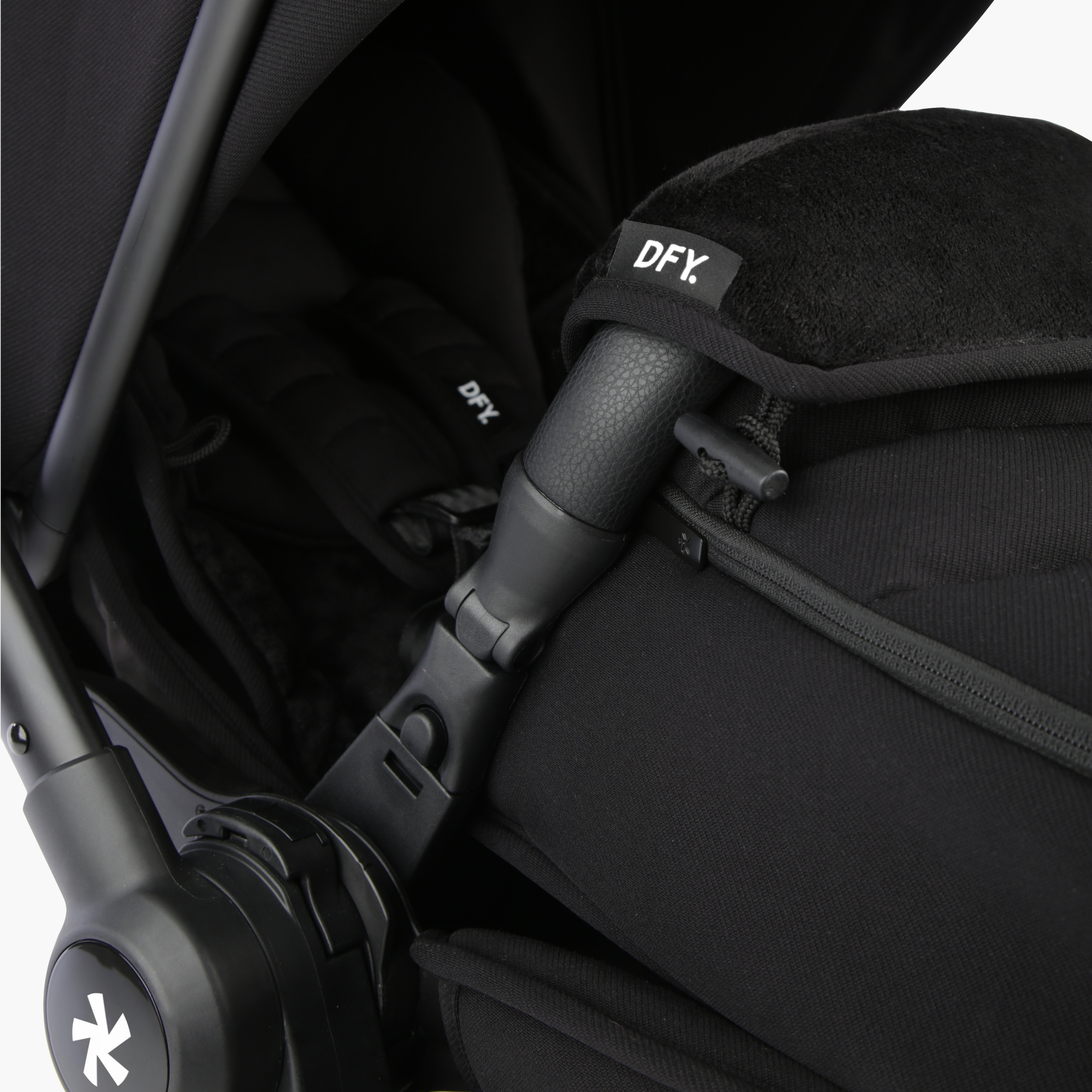 DFY R1 Footmuff - Black.