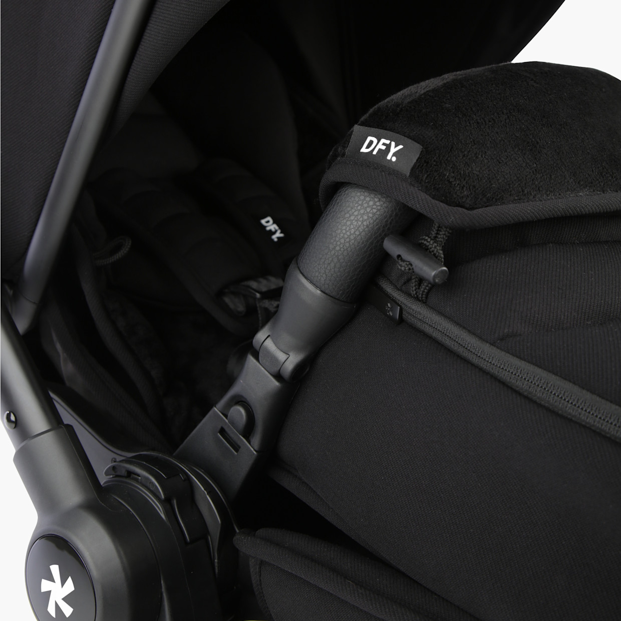 DFY R1 Footmuff - Black.