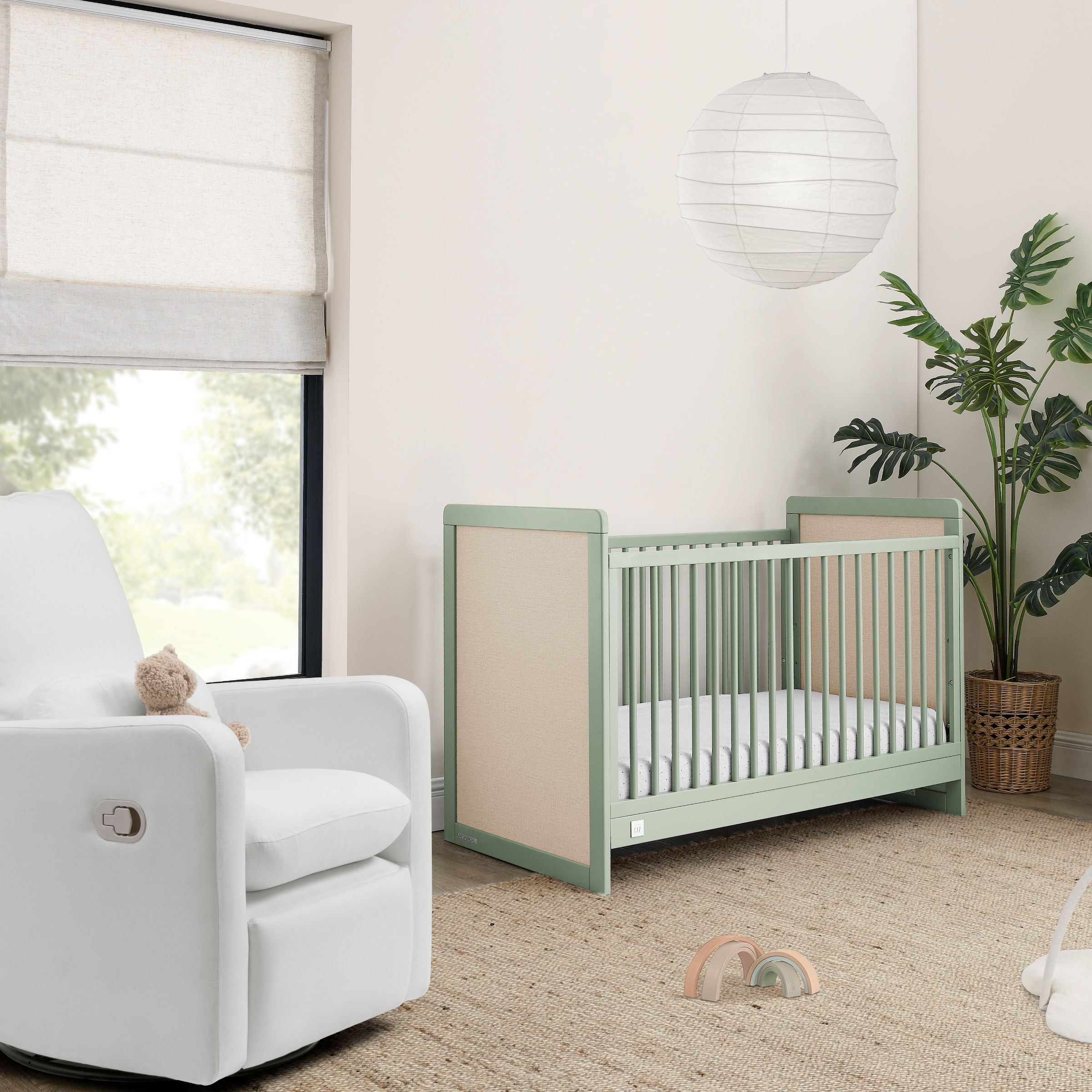 Delta Children babyGap Liam 4-in-1 Convertible Crib.