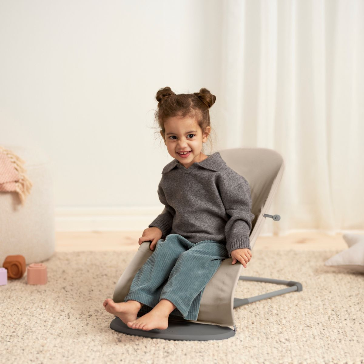 BabyBjörn Bouncer Balance Soft and Toy Bar Bundle - Sand Gray/Bw Googly Eyes.