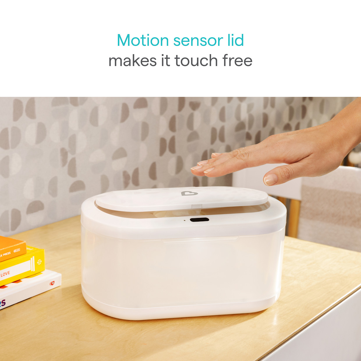 Munchkin Touch Free Baby Wipe Warmer with Nightlight.