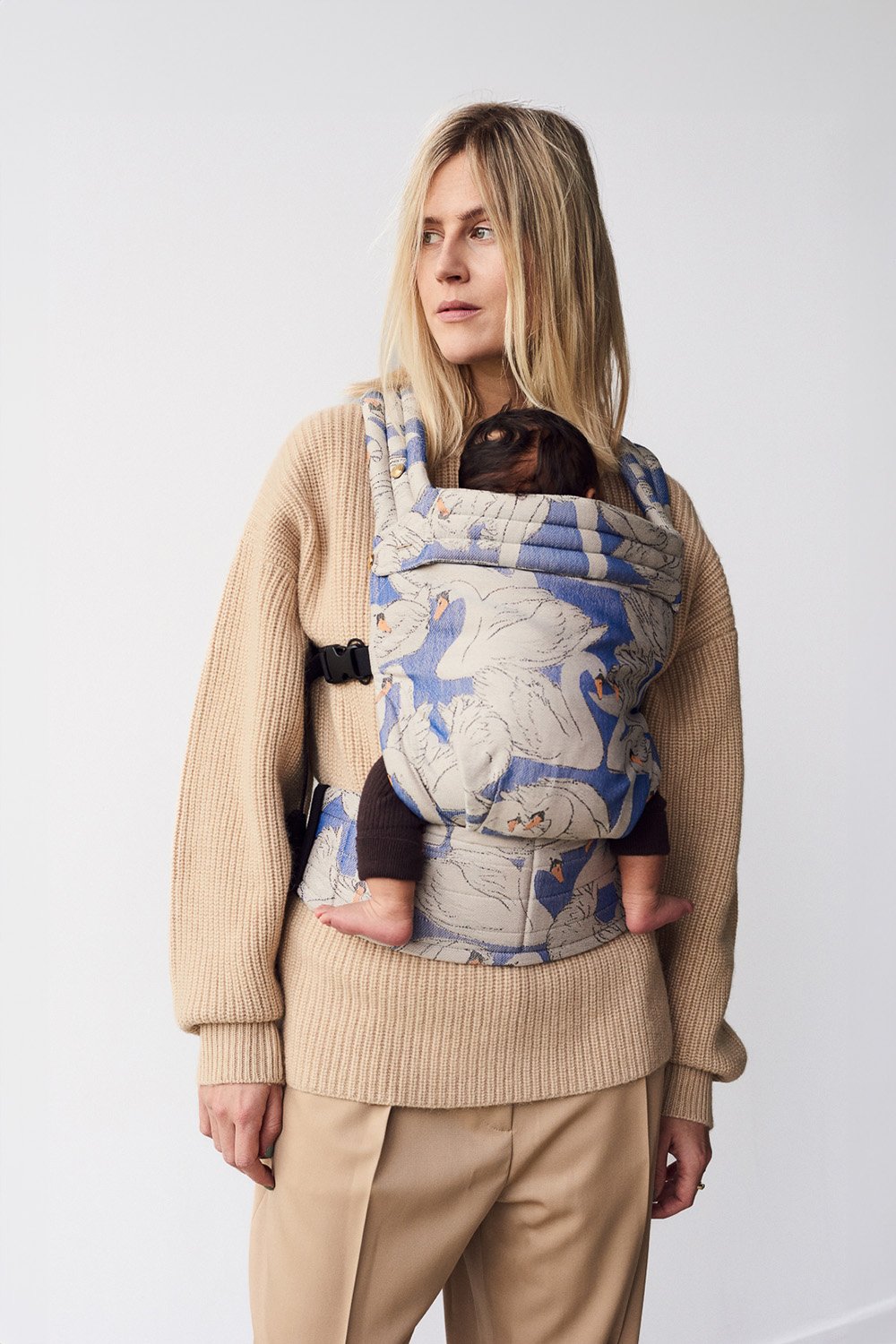 Artipoppe Zeitgeist Baby Carrier in Monogamy .