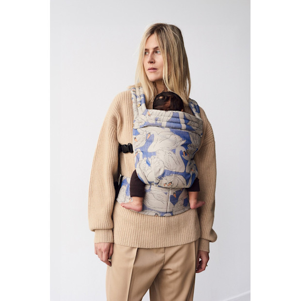 Artipoppe Zeitgeist Baby Carrier in Monogamy .