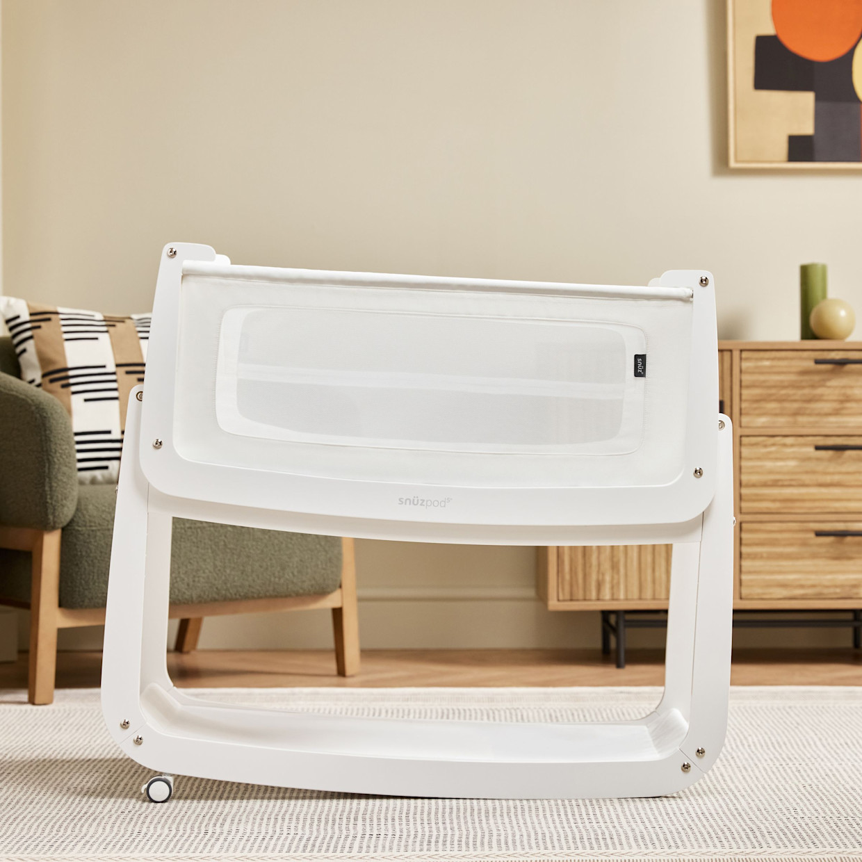 Snüz SnuzPod5 Bedside Bassinet - White.