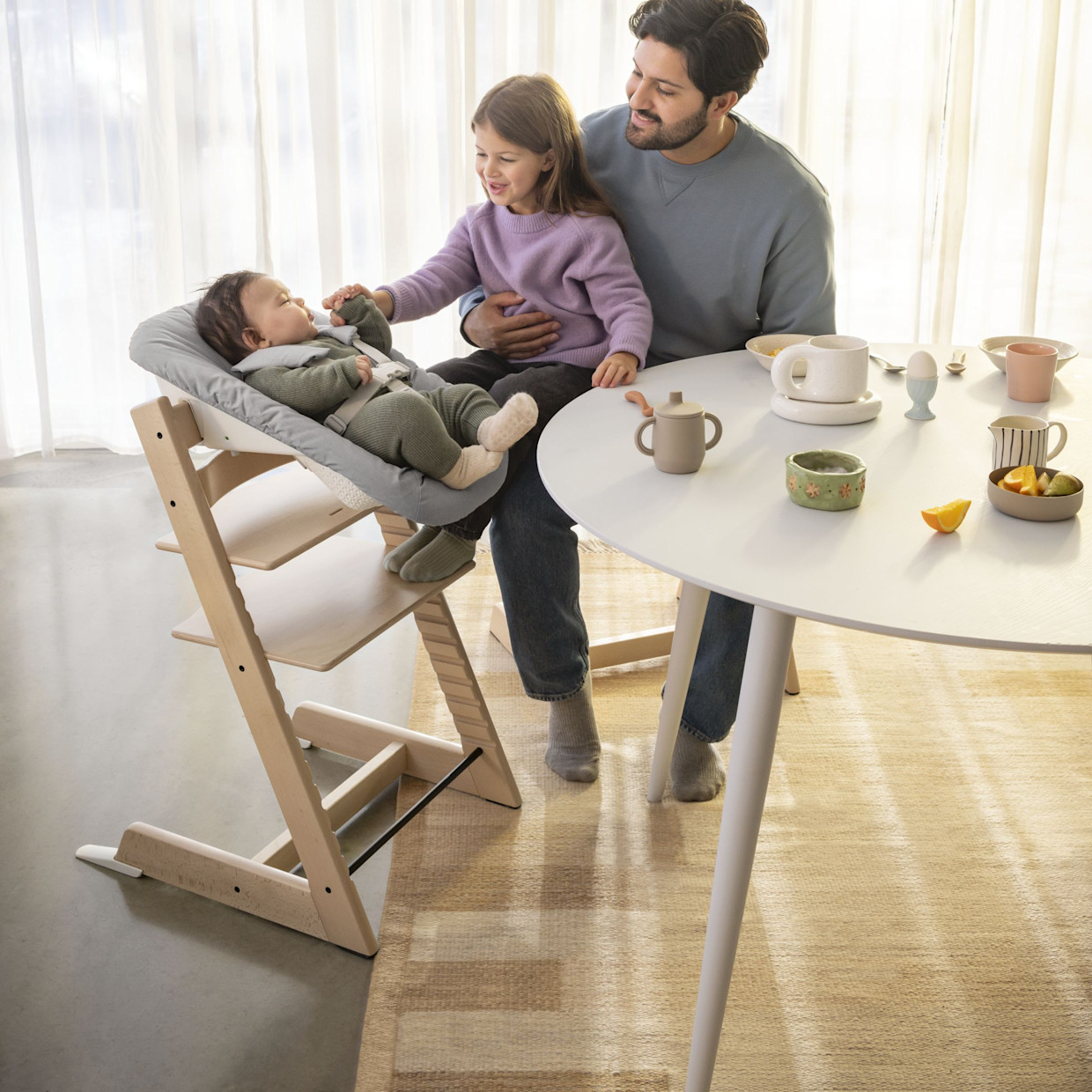 Stokke Tripp Trapp High Chair Complete² + Newborn Set - Natural/Nordic Cushion/White Tray.