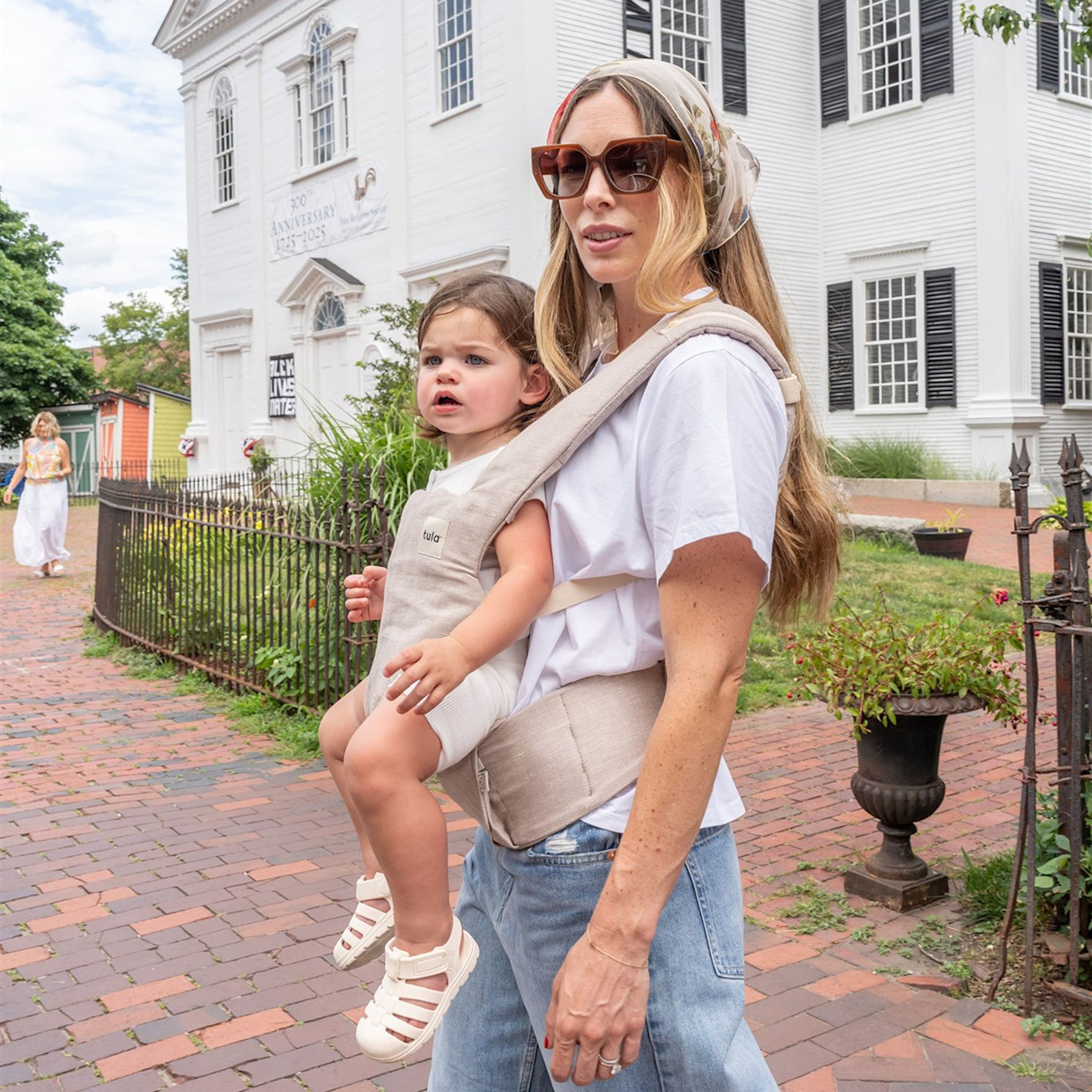 Tula Explore Carrier - Sand, Linen.