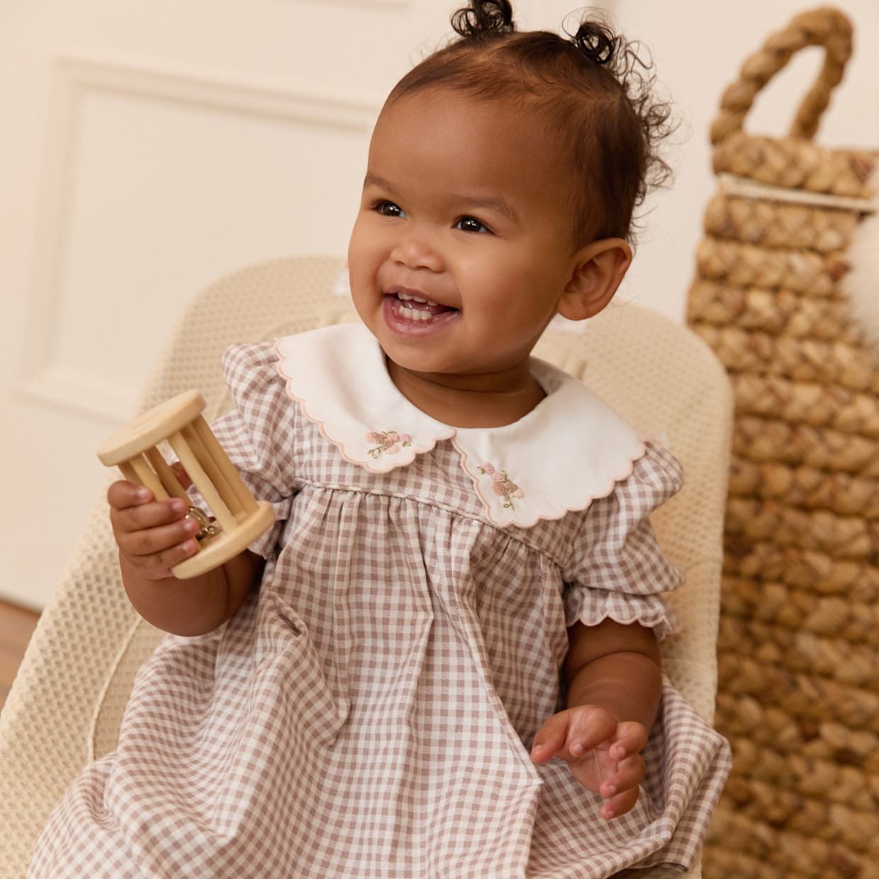Ergobaby Evolve Bouncer - Cream Mesh.