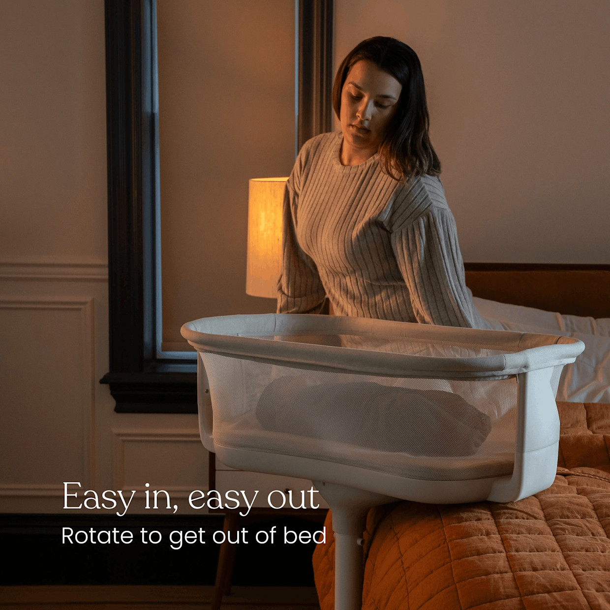 Halo BassiNest Swivel Sleeper 4.0 Signature Bassinet - Oat.