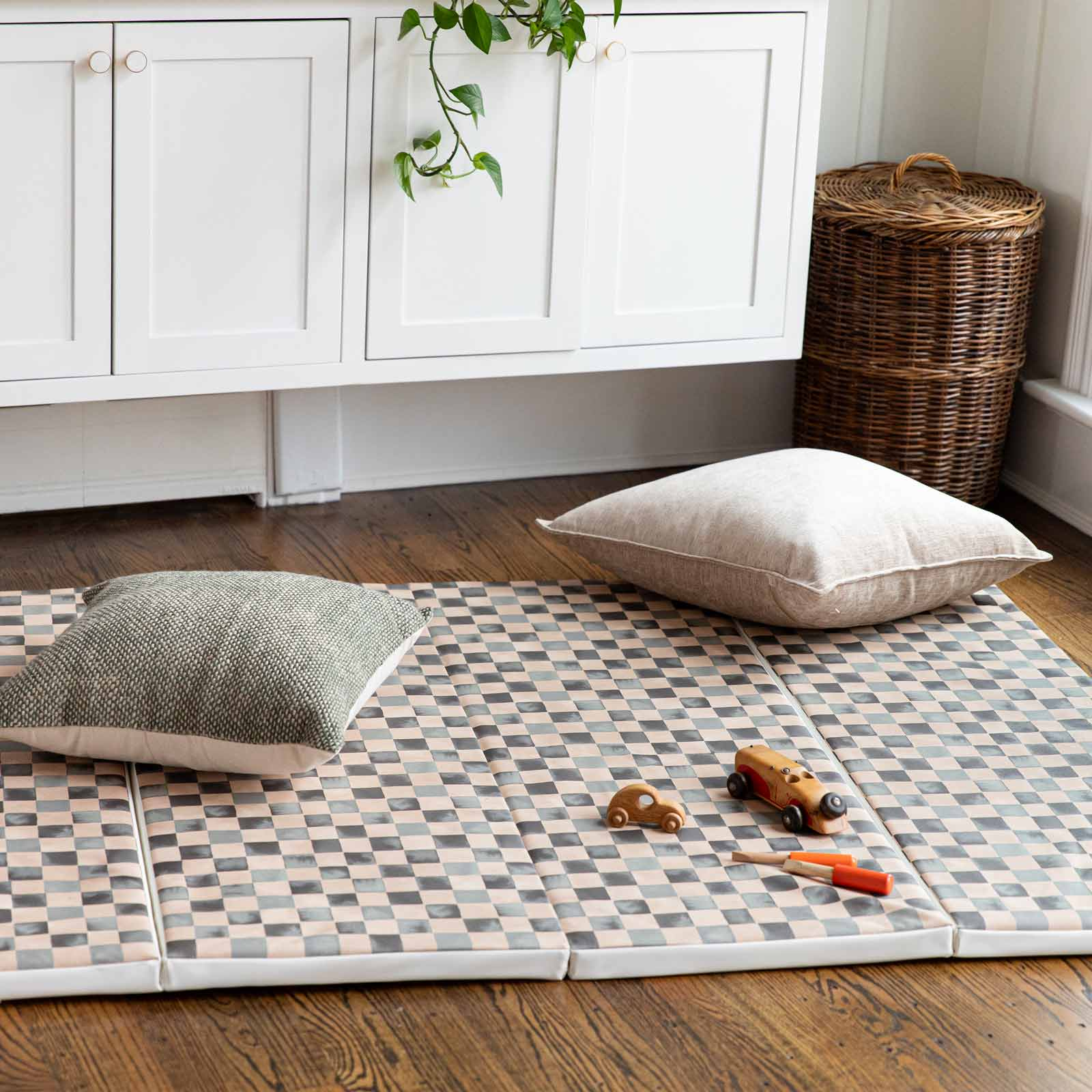 House of Noa Tumbling Mat - Cappuccino, 4X6.