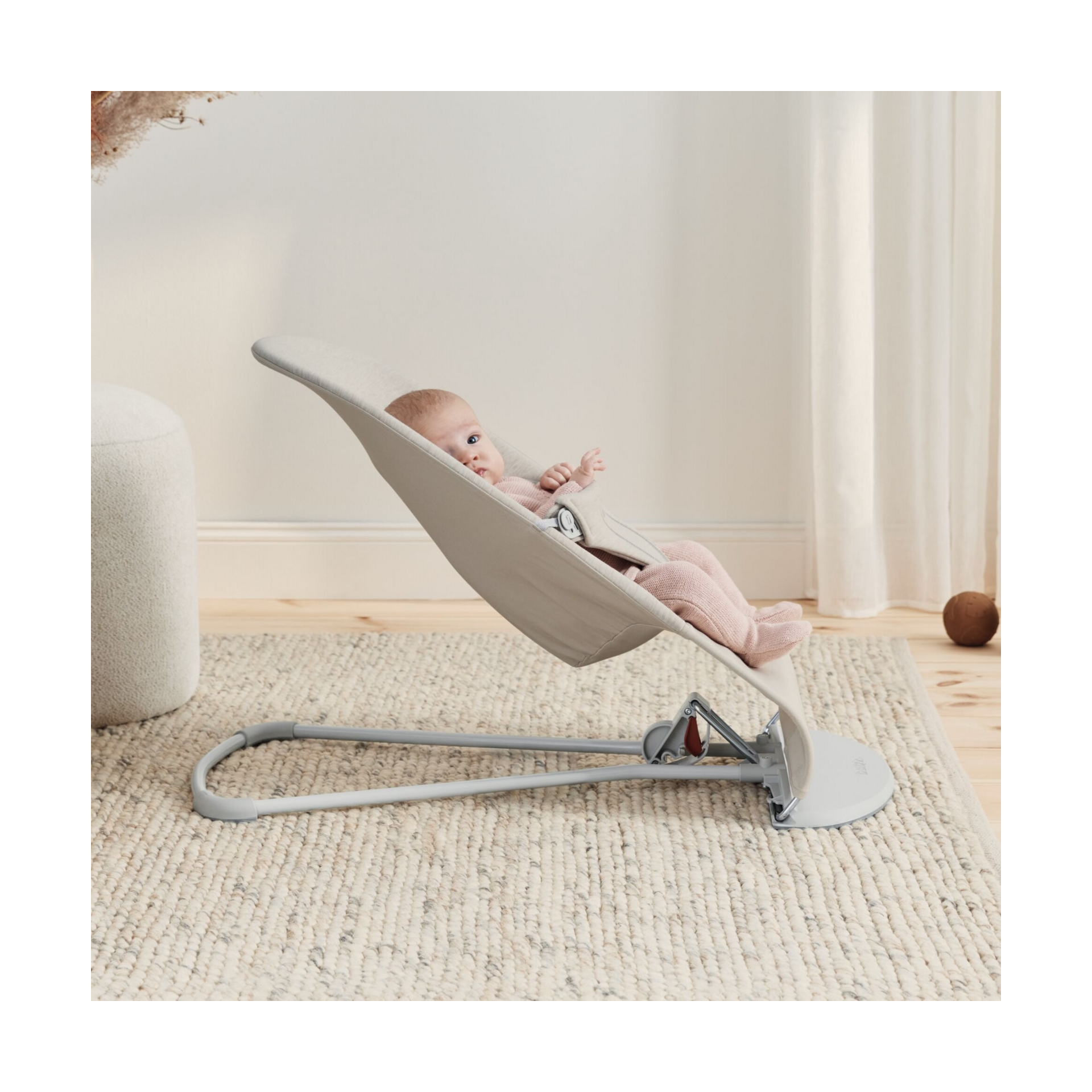 BabyBjörn Bouncer Bliss and Toy Bar Bundle - Light Beige/Pastels.