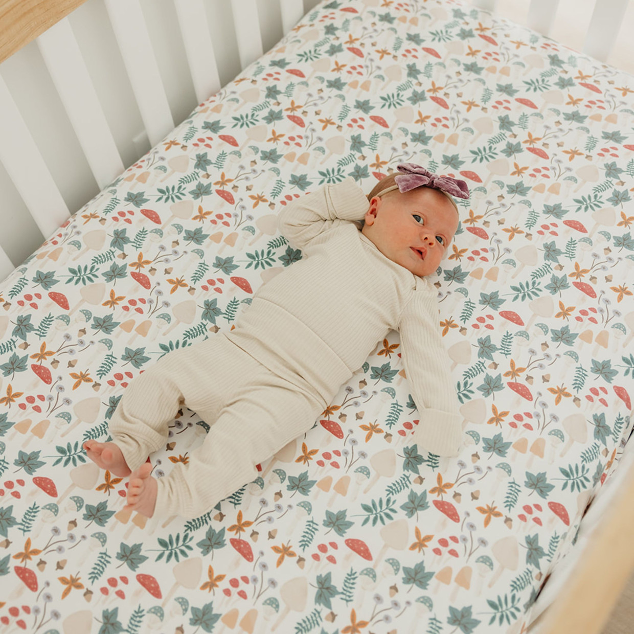 Copper Pearl Printed Premium Crib Sheet - Ivy.