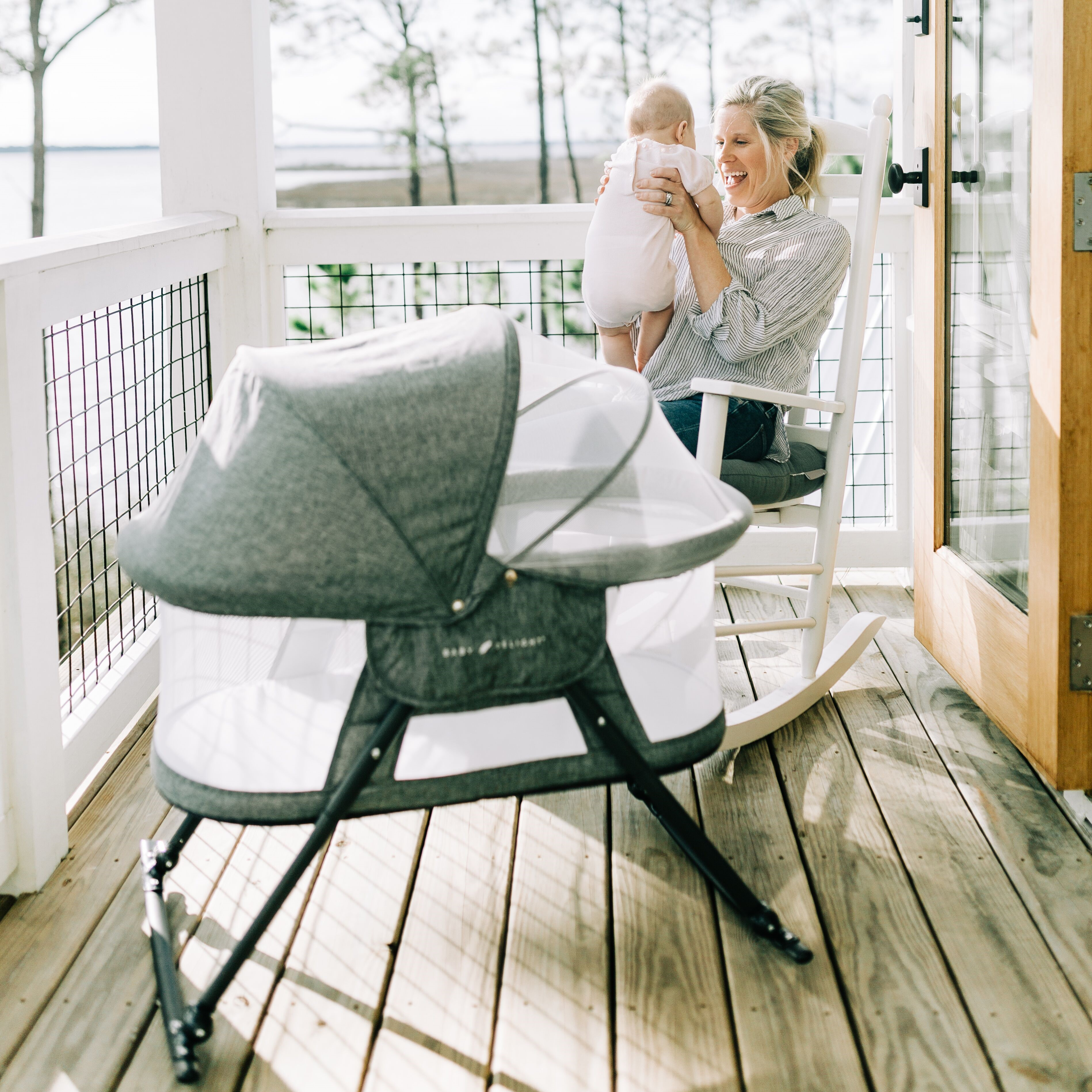  Slumber Deluxe Rocking Bassinet.