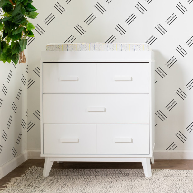 babyletto Scoot 3-Drawer Changer Dresser with Removable Changing Tray - White.