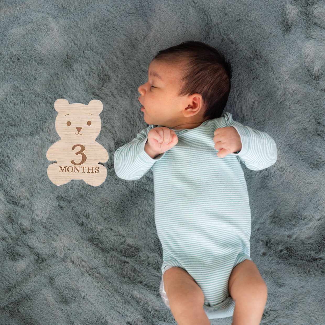 Pearhead Bear Wooden Monthly Milestone Cards - Brown Bear.