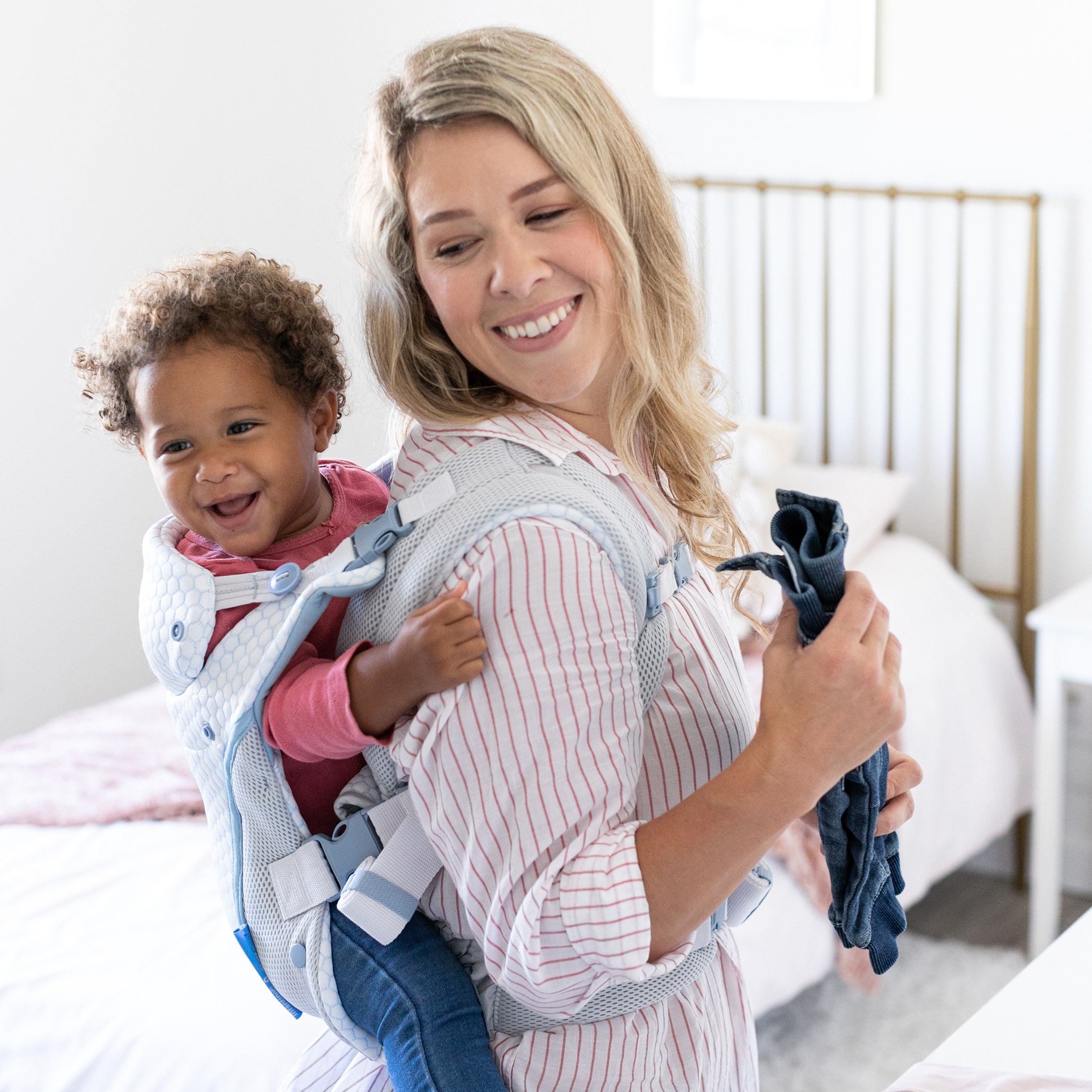 Infantino StayCool 4-in-1 Convertible Carrier - White.