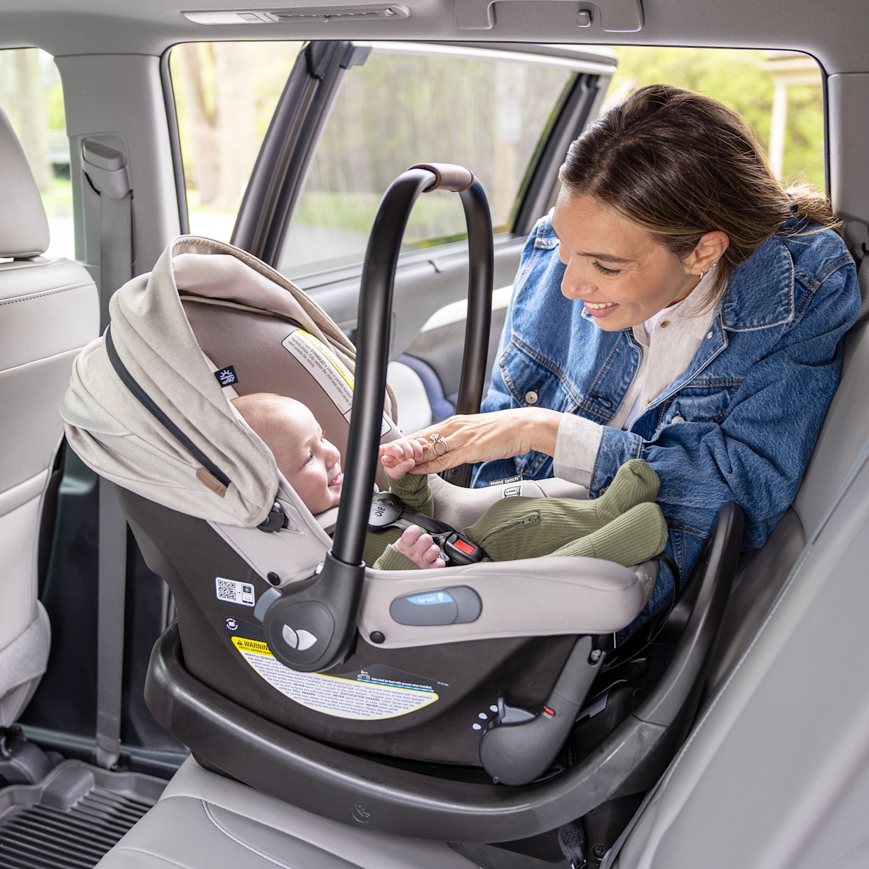 Joie Base Ar - Black.