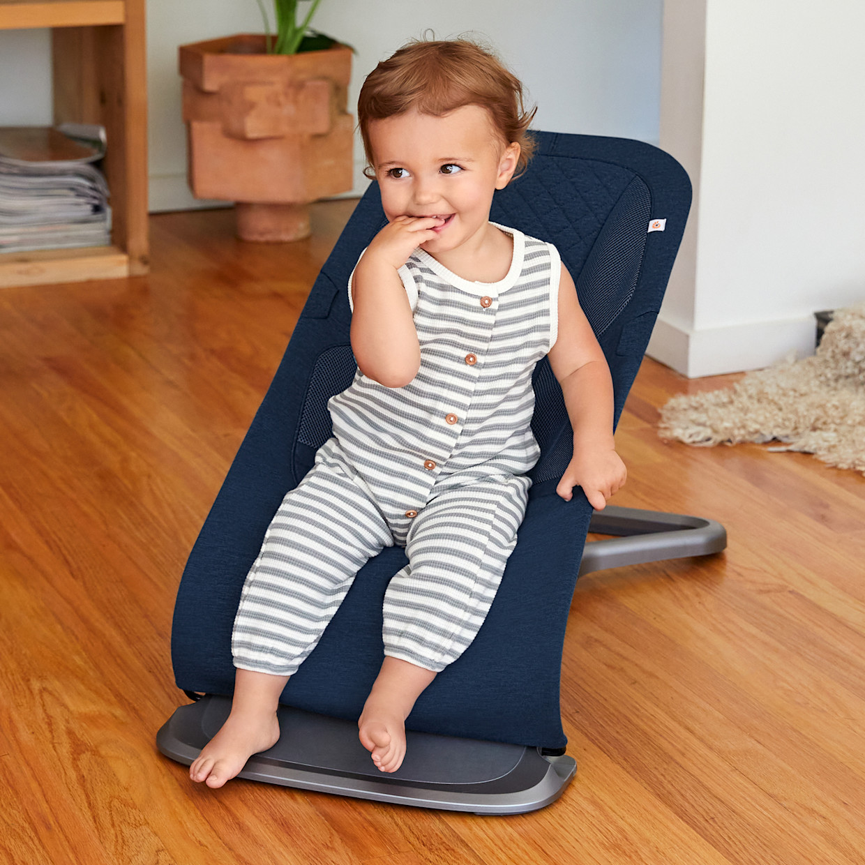 Ergobaby Evolve Bouncer - Midnight Blue.