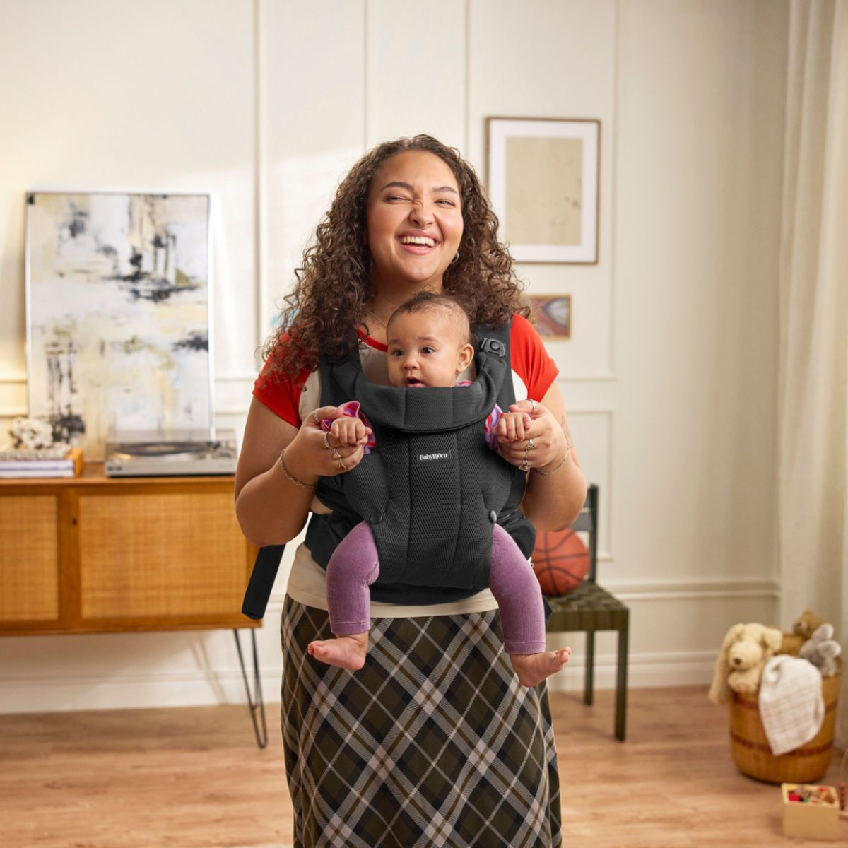 BabyBjörn Baby Carrier Hold - Black Mesh.