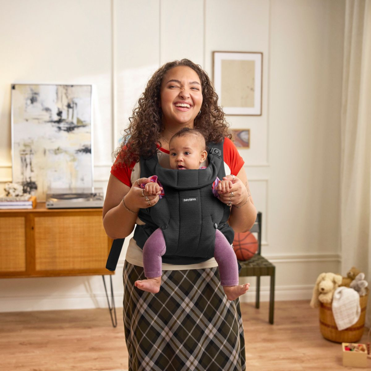 BabyBjörn Baby Carrier Hold - Black Mesh.