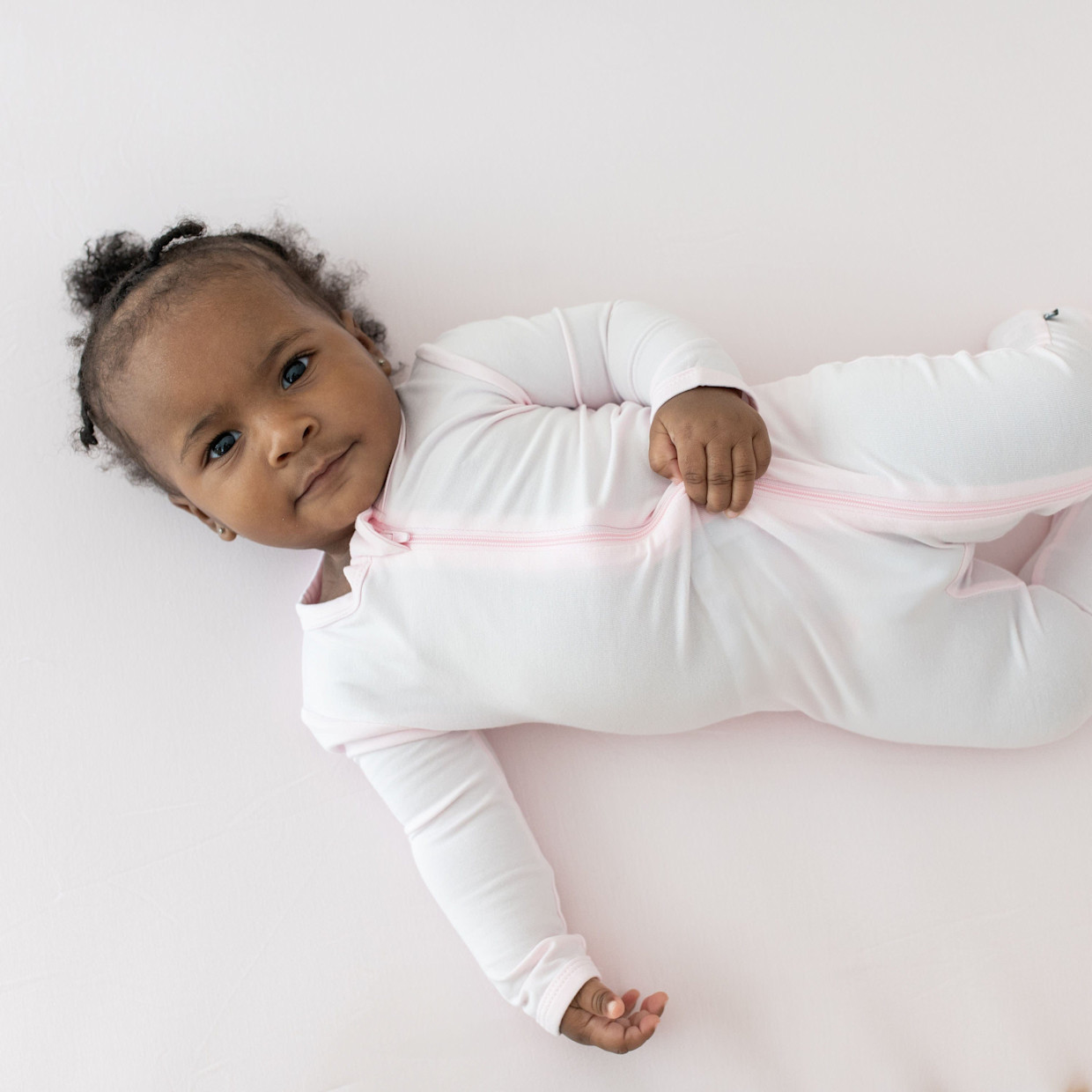 Kyte Baby Zipper Footie - Sakura, Newborn.