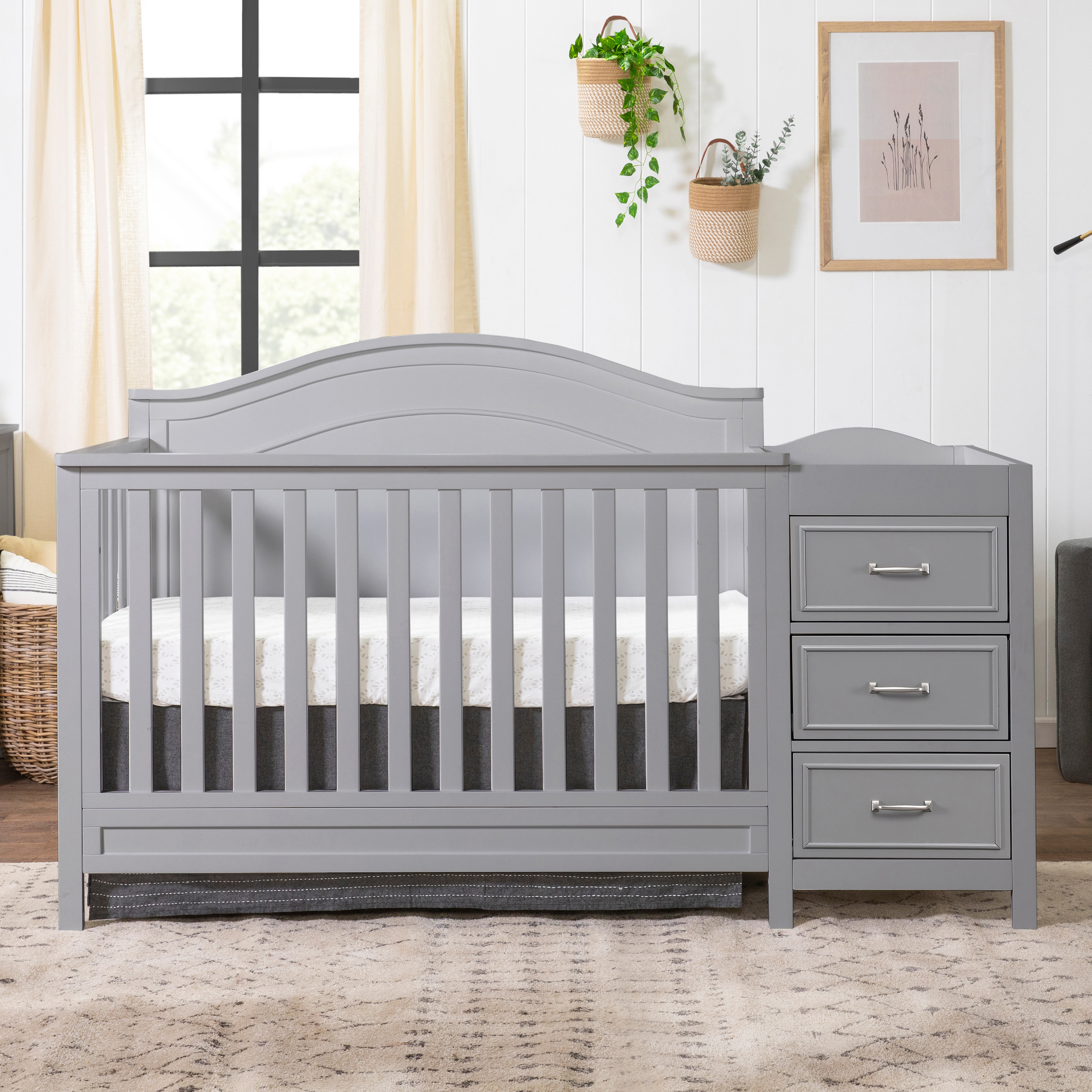 daVinci Charlie 4-in-1 Convertible Crib and Changer Combo - Grey.