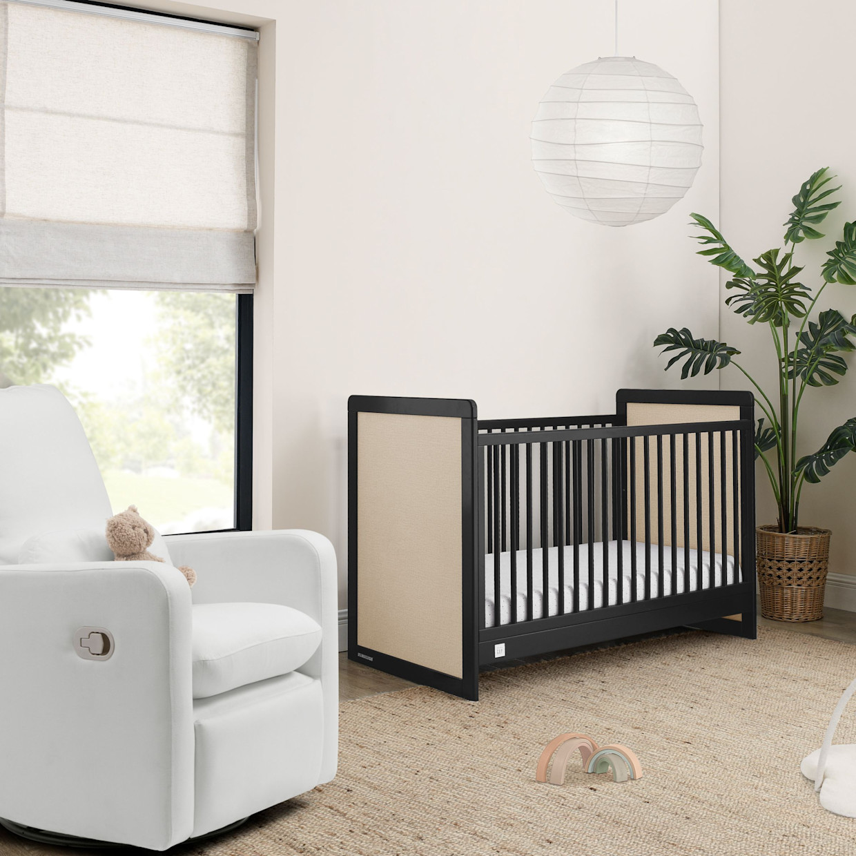 Delta Children babyGap Liam 4-in-1 Convertible Crib - Black/Natural.