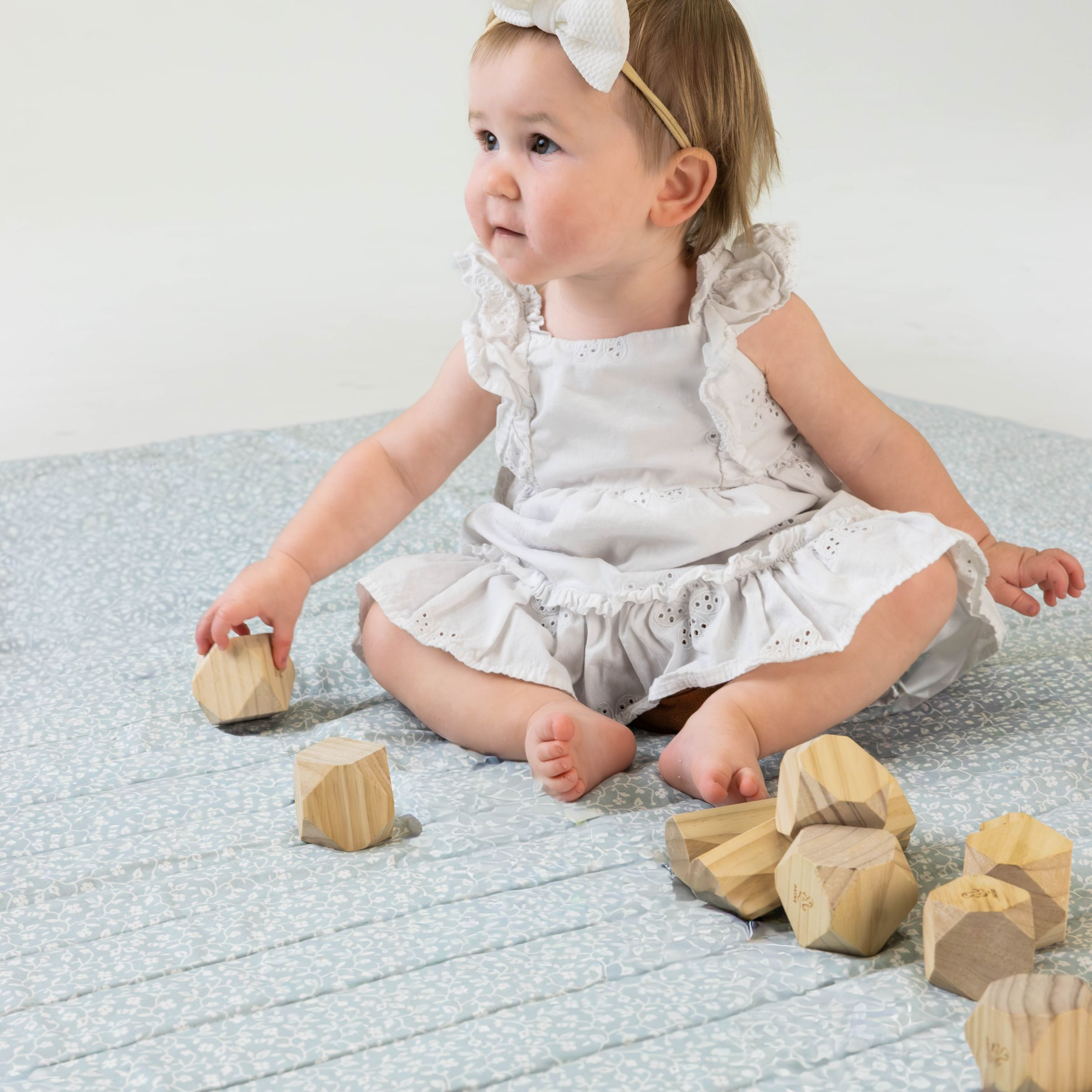 Toddlekind Wander Grande Indoor/Outdoor Portable Playmat - Botanical Slate.