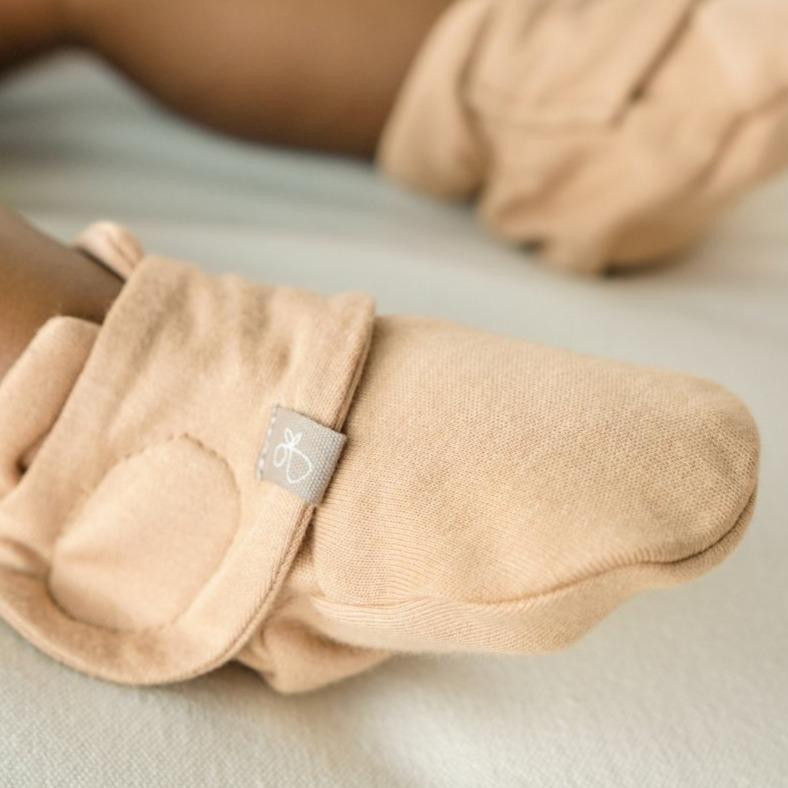 Goumi Kids Stay on Baby Mitts + Boots Bundle - Sandstone, 0-3 M.