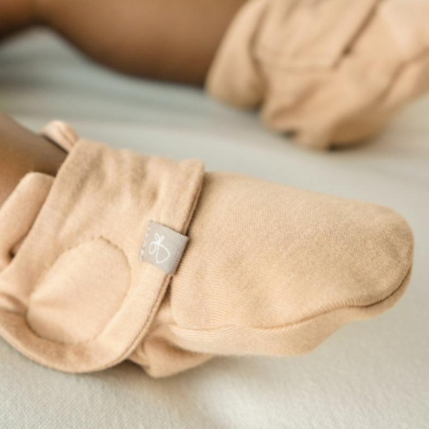 Goumi Kids Stay on Baby Mitts + Boots Bundle - Sandstone, 0-3 Months.