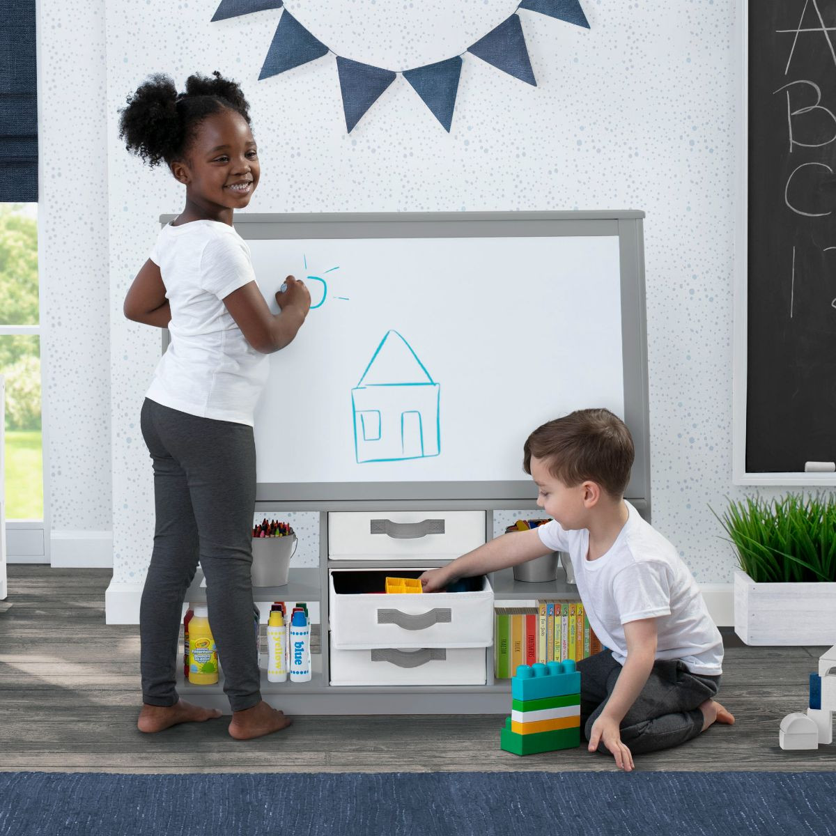 Delta Children Deluxe Double-Sided Easel & Storage Unit - Grey.