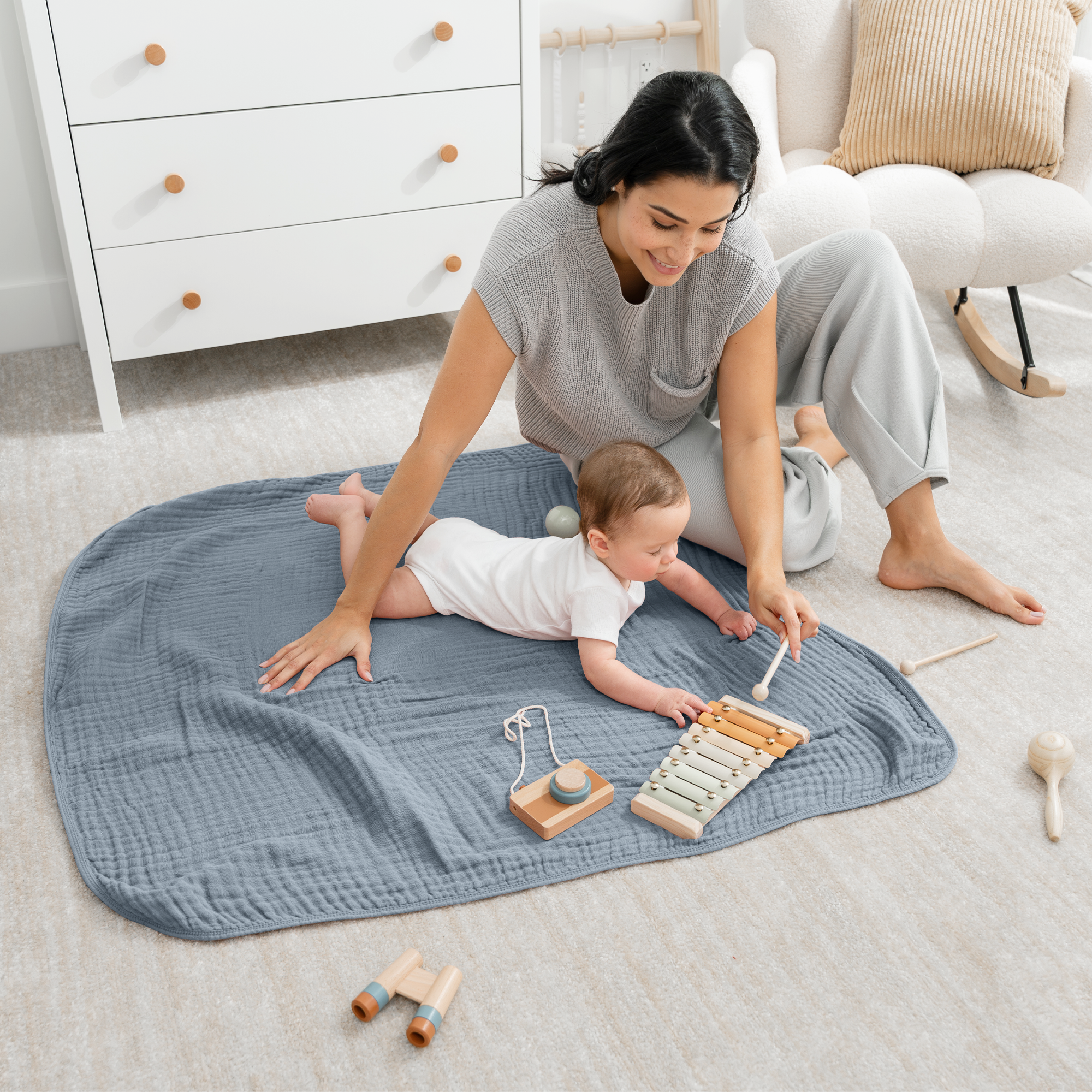 Comfy Cubs 6-Layer Cotton Muslin Baby Blanket - Pacific Blue.