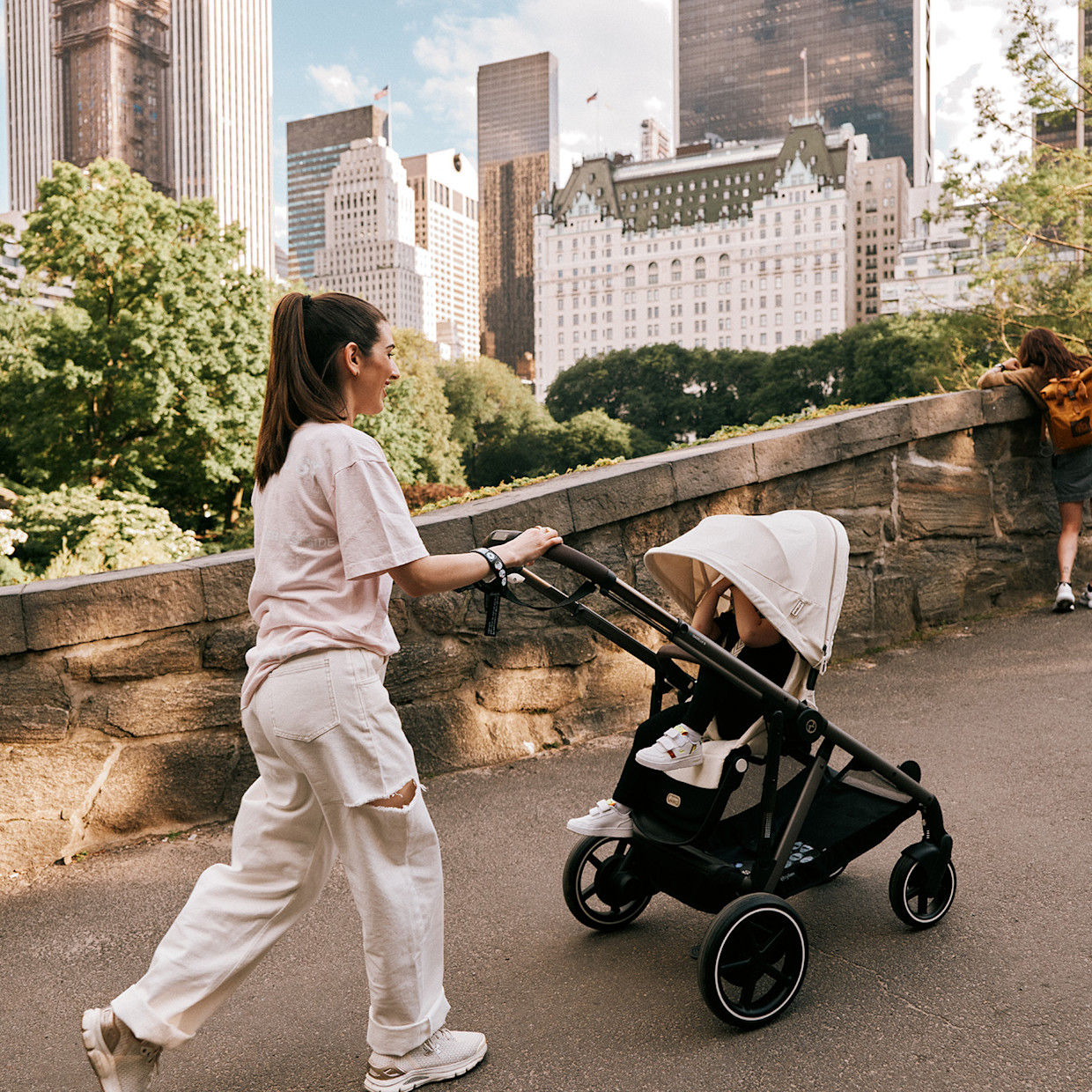 Cybex eGazelle S Electronic Assist Stroller - Black Frame/Moon Black Seat.