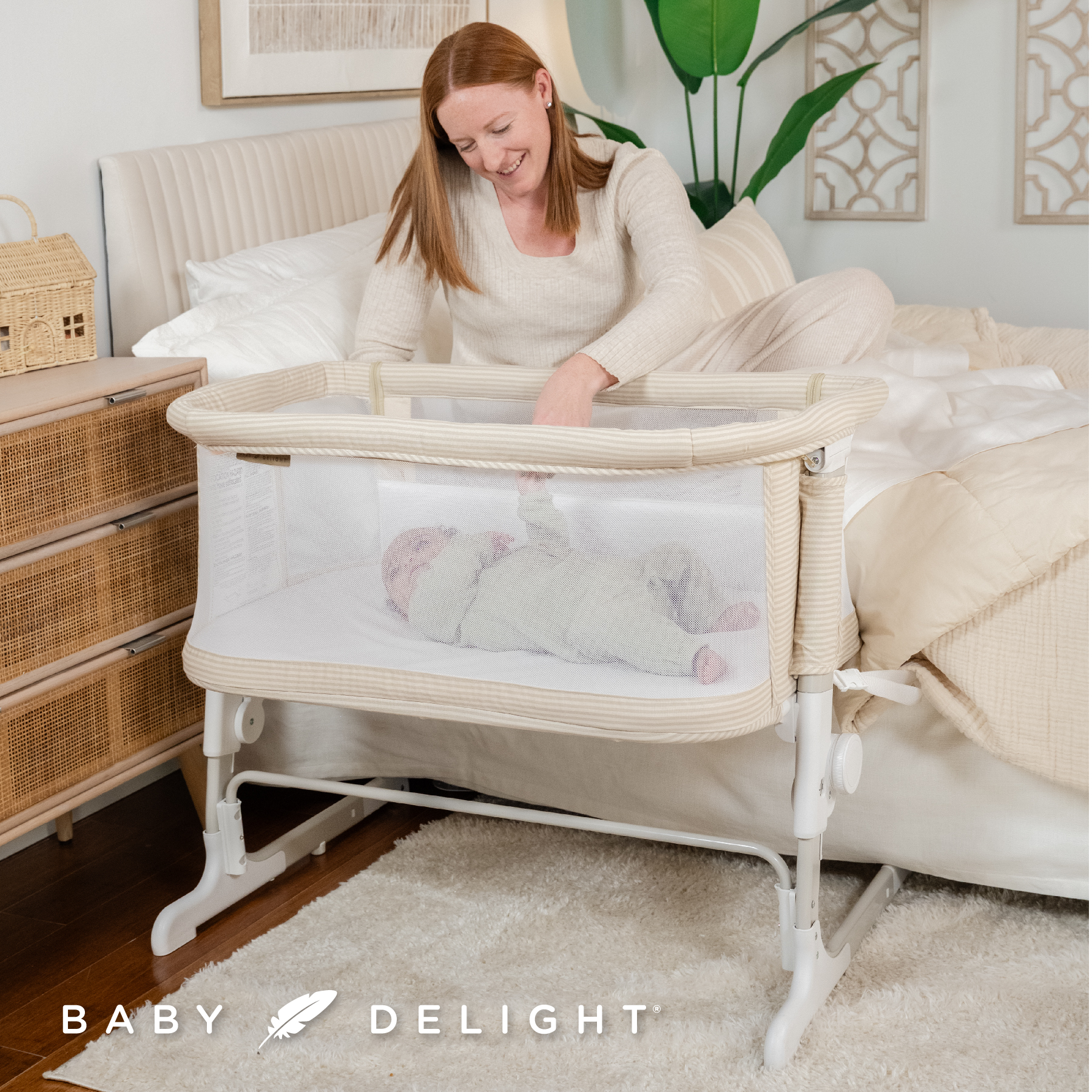 Baby Delight Beside Me Dreamer Bassinet & Bedside Sleeper.
