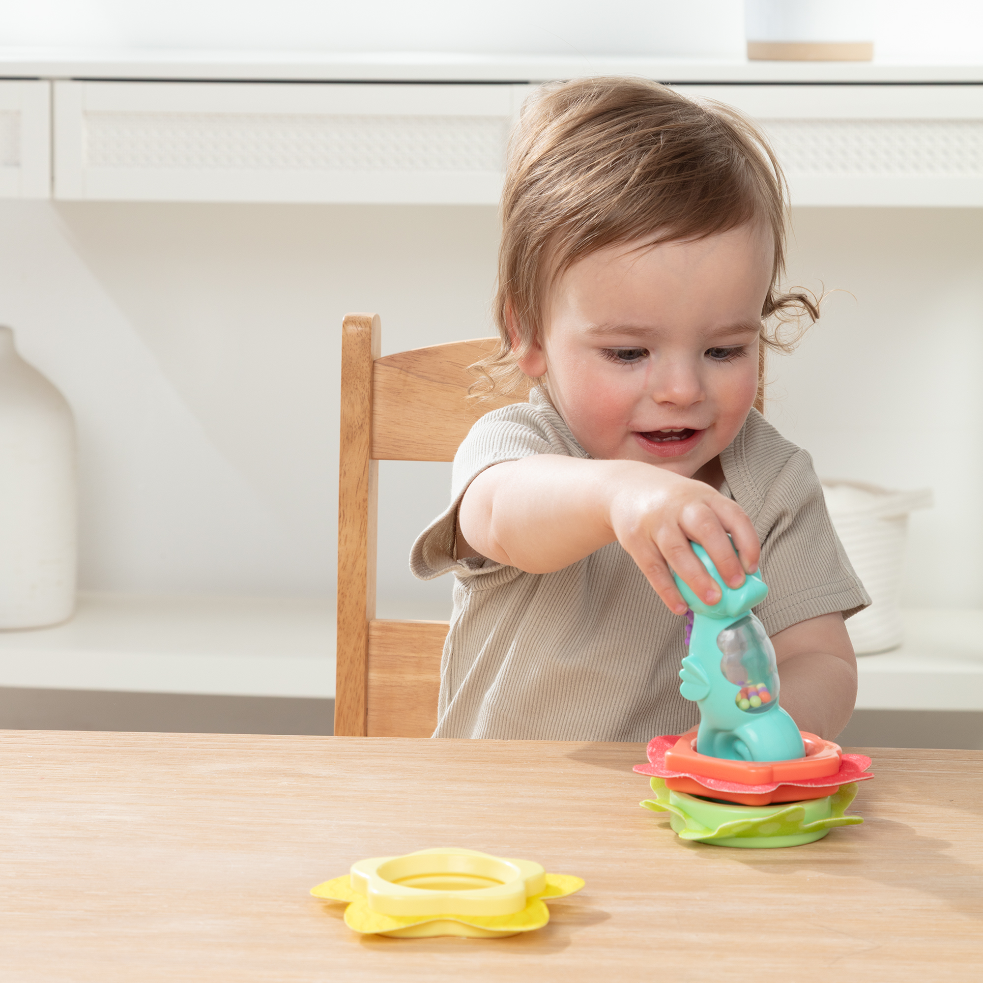 Melissa & Doug Ocean Waves: Stomp & Stack Seahorse.
