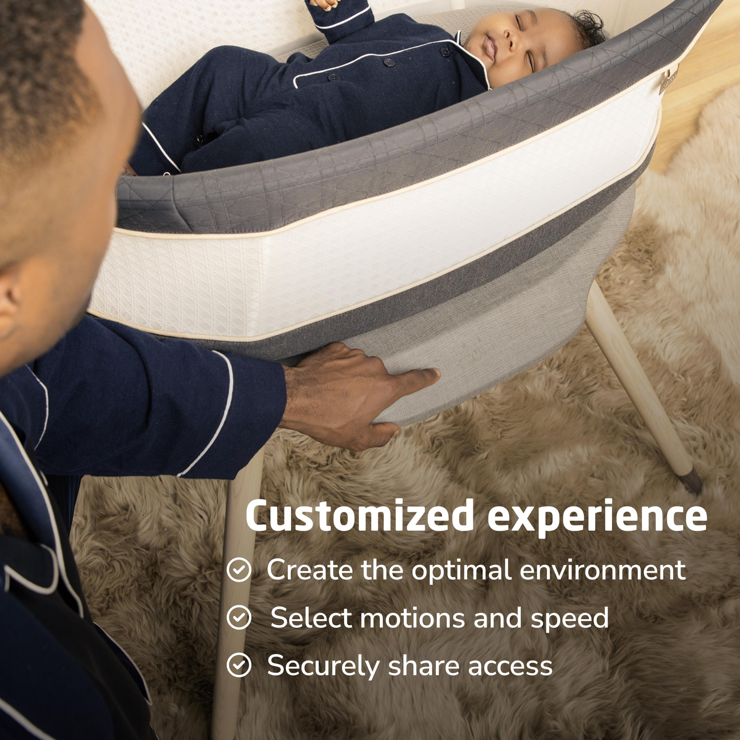 Maxi-Cosi Starling Smart Bassinet - Onyx Heritage.