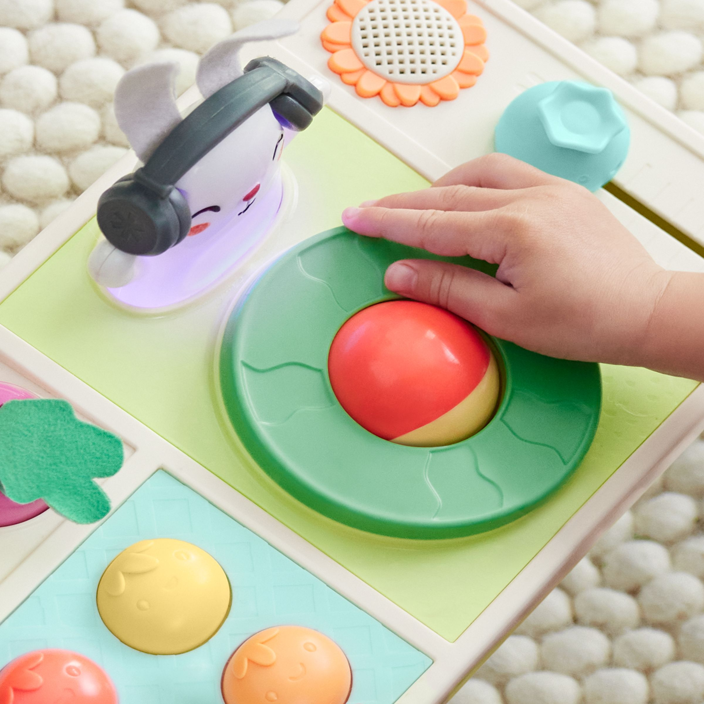 Skip Hop Farmstand Let The Beet Drop DJ Set Baby Musical Toy.