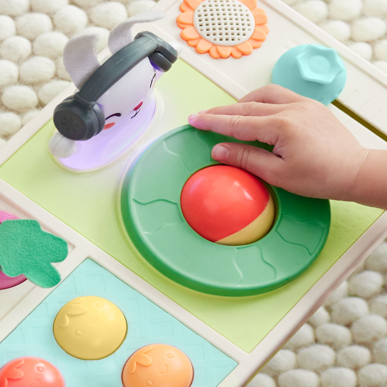 Skip Hop Farmstand Let The Beet Drop DJ Set Baby Musical Toy.