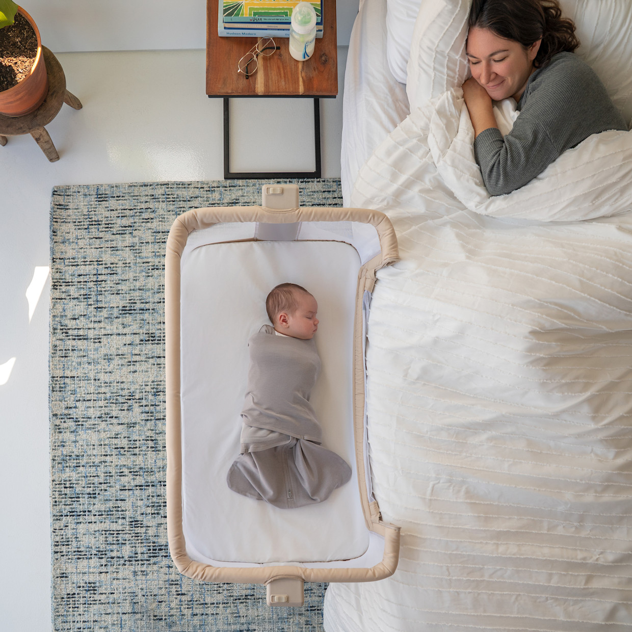Halo BassiNest 2-in-1 Bassinet Bedside Sleeper - Oat.