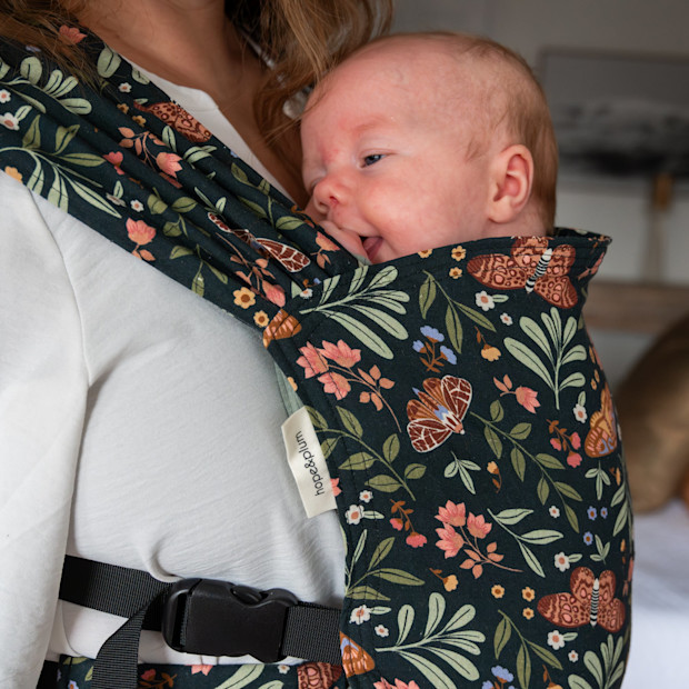 hope&plum Sprout Newborn Carrier.