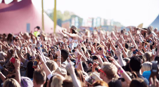 foule-festival-wyhcella-europcar-guyane