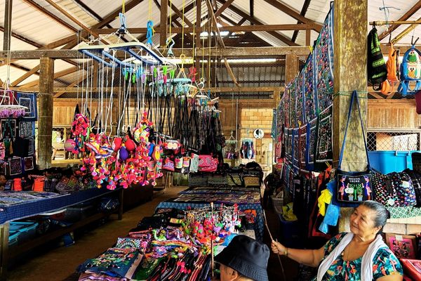 cacao-village-hmong-guyane-marche-artisanal 600x400