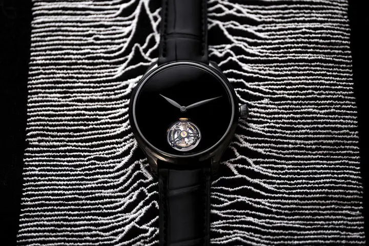 Endeavour Tourbillon Vantablack® Black Hands